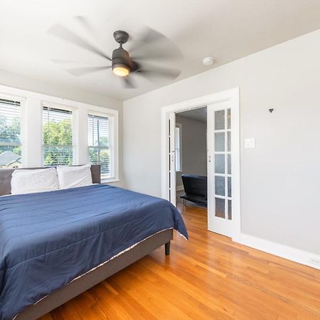 Luxurious 3 Bedroom Near Downtown And Convention Center サンアントニオ エクステリア 写真