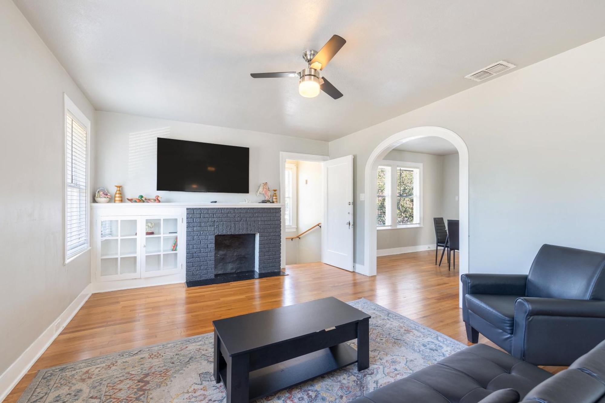Luxurious 3 Bedroom Near Downtown And Convention Center サンアントニオ エクステリア 写真