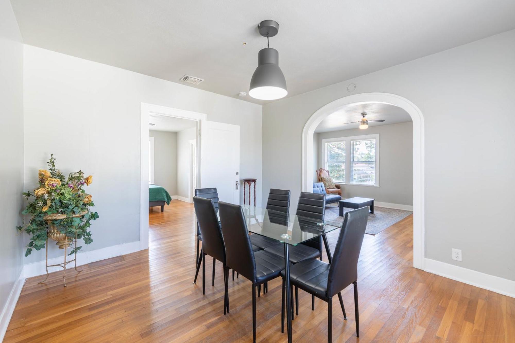 Luxurious 3 Bedroom Near Downtown And Convention Center サンアントニオ エクステリア 写真