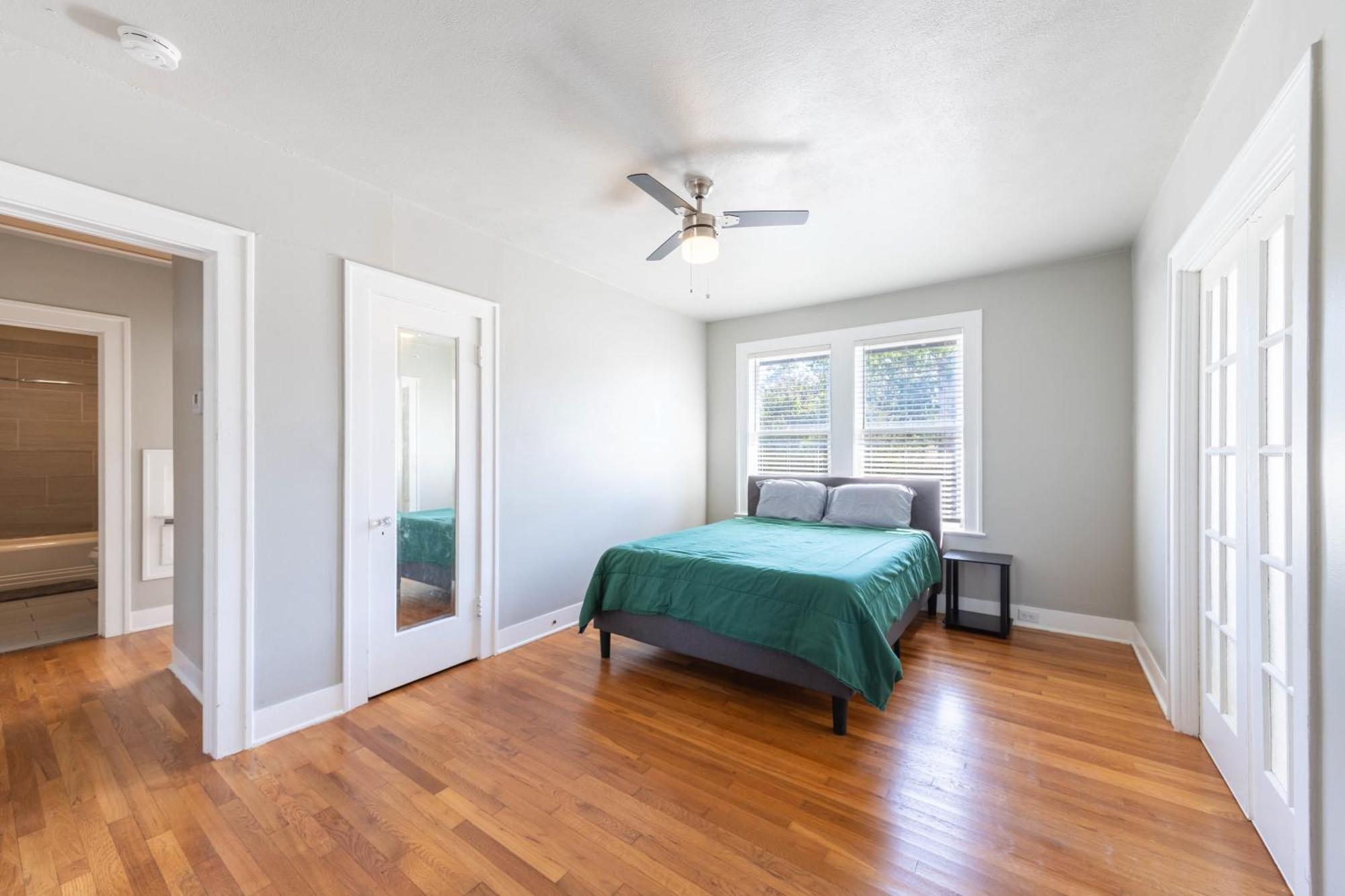 Luxurious 3 Bedroom Near Downtown And Convention Center サンアントニオ エクステリア 写真